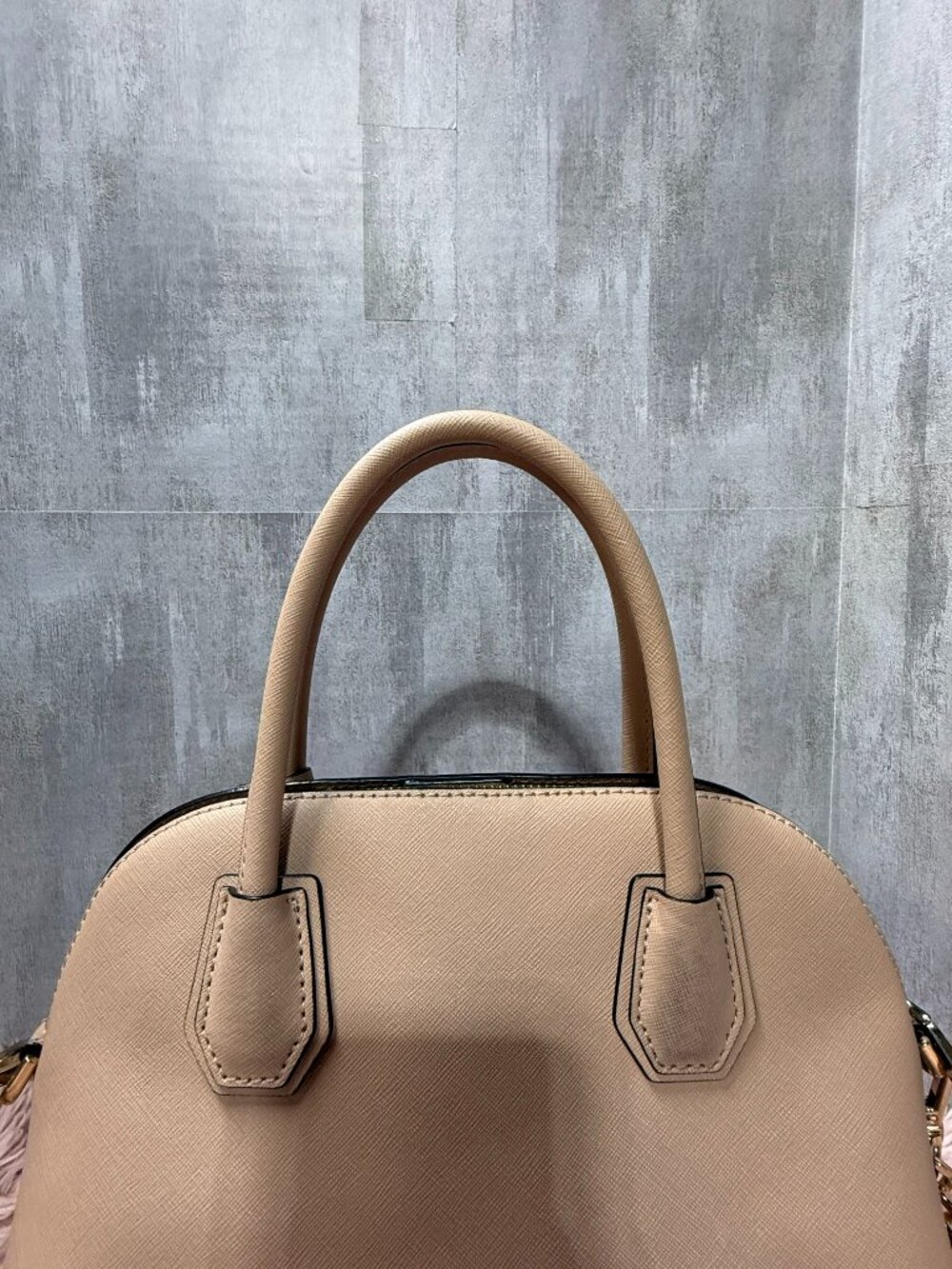 Great Preloved Condition Michael Kors Cindy Large Dome Satchel - Beige - Picture 6 of 13